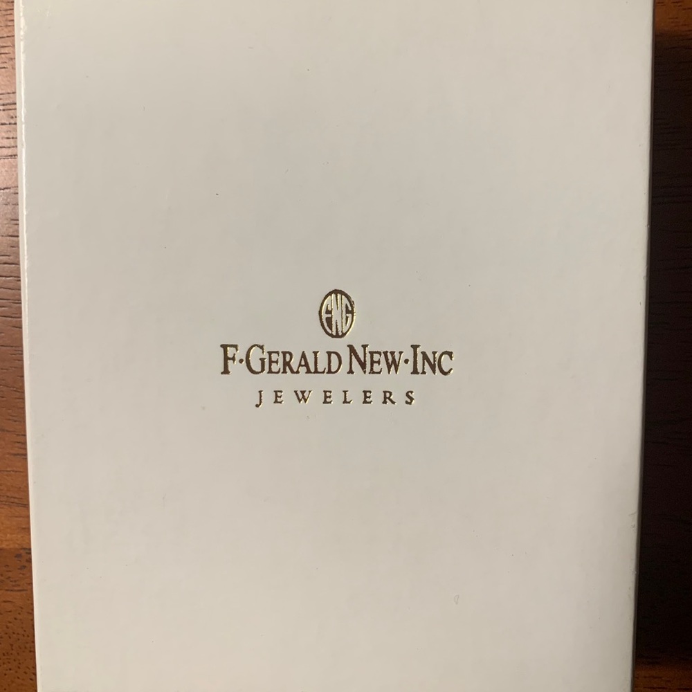 F Gerald New Inc. Starfish Bracelet - Picture 4 of 4